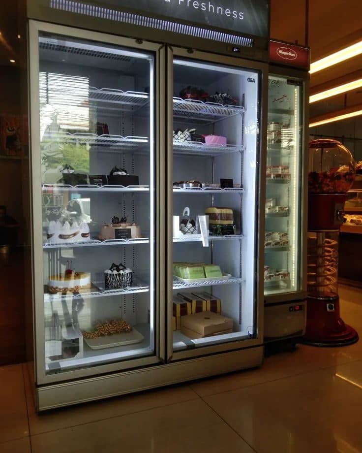 Vitrine refrigerada de bolos